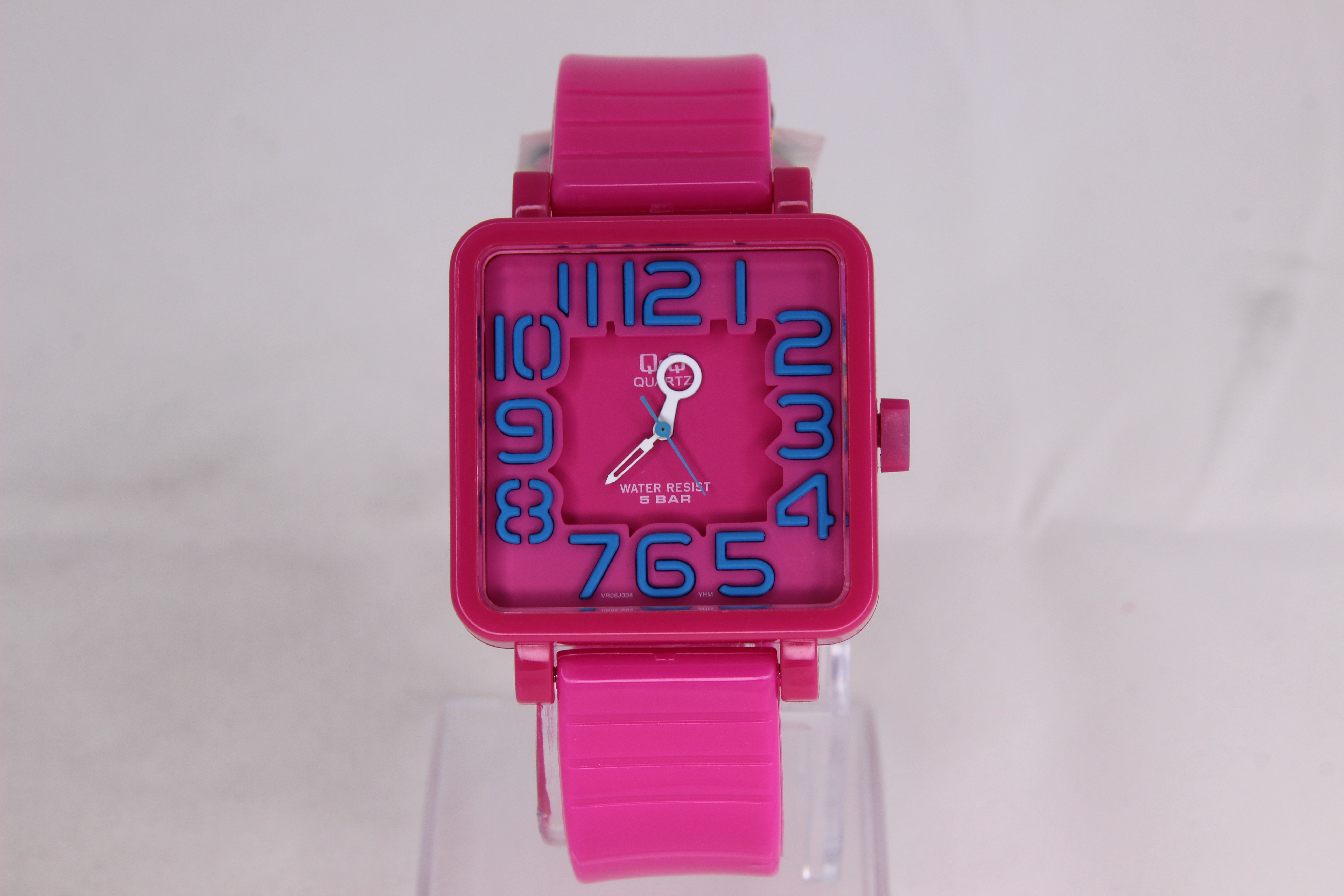 Q&Q Q879-004